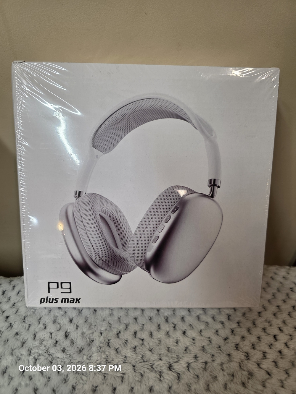 Over-Ear Headphones in White - Wireless Comfort